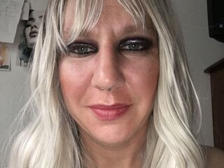 Videos shows ScarletInchains